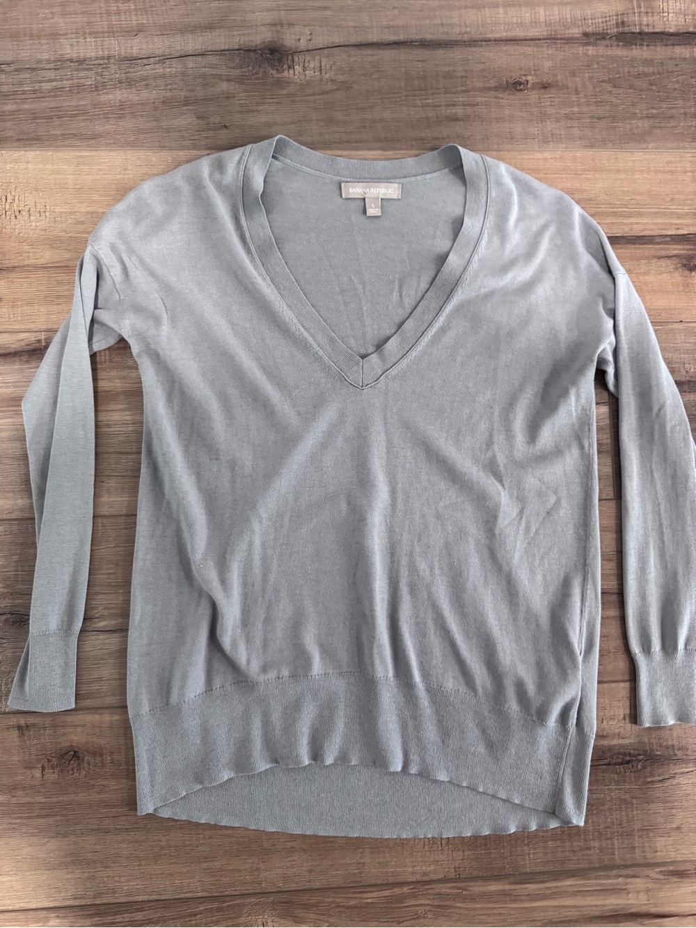 Banana Republic Women’s V-Neck Sweater - Light Gray
